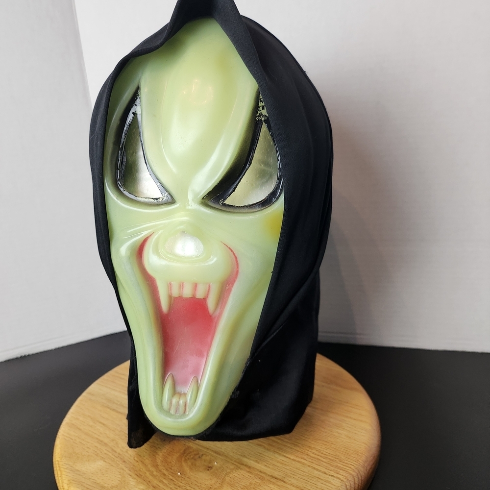 Spooky Green Demon Scream Vampire Mask with Black Hood Glow - Picture 5 of 10